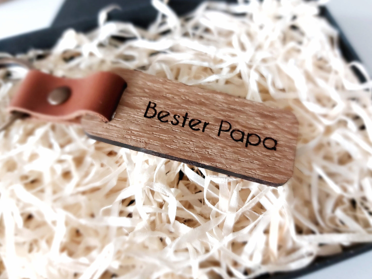 Holz Schlüsselanhänger mit Lederband | Schlüsselanhänger personalisiert mit Namen & Symbole Holz Anhänger mit Lederband und Metallring