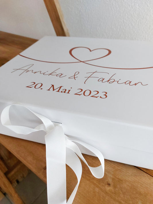 Geschenkbox Hochzeit mit Herz & Schleife | personalisierte Box mit Brautpaar Namen und Datum | Hochzeitsgeschenk zum selbst befüllen | Kiste