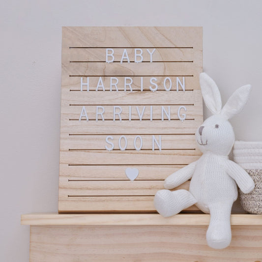 Buchstabentafel Holz mit weißen Buchstaben | Babyparty Deko | Tafel für Kinder | Tafel für Babys