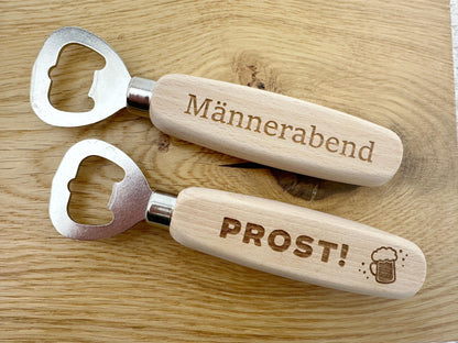 Männergeschenk, Flaschenöffner mit Gravur: &quot;Männerabend&quot; in Druckschrift, &quot;Prost&quot; großgeschrieben mit Bierkrug Symbol