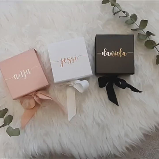 Geschenkbox mit Namen - Weihnachtsgeschenk Box - Trauzeugen Patentante Geschenkbox DIY Geschenkbox / Eine Geschenkbox mit Name und Schleife